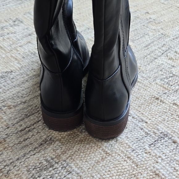 Crown Vintage Black Leather Heeled Boots - Picture 5 of 5